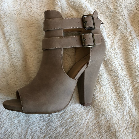 🌸Cute tan heels🌸 - Picture 4 of 6
